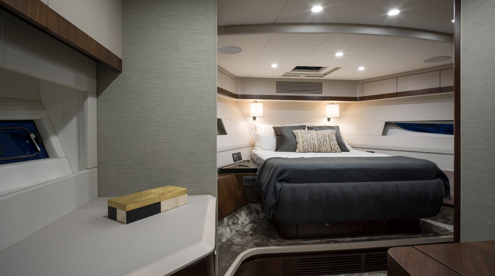 Fairline F-Line 33 vista de proa